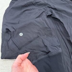 lululemon athletica Men's Charcoal Windbreaker